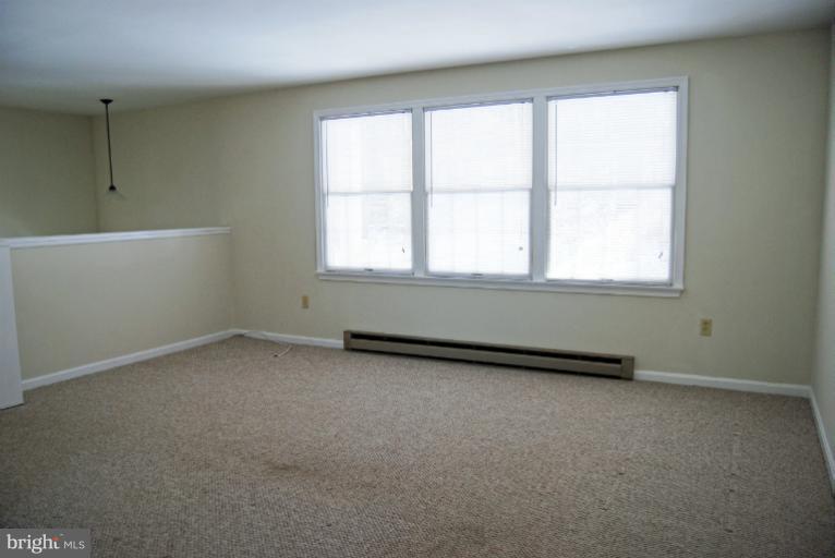 21225 Blue Ridge Mountain Road Paris, VA 20130 - Photo 10 of 14 Living Room