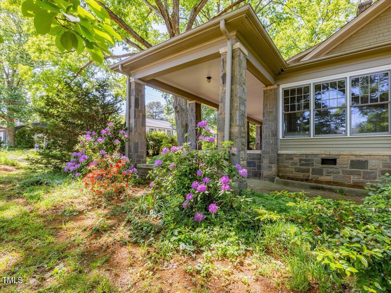 2400 Fairview Road Raleigh, NC 27608 - Photo 30 of 94 036-036-2400Fairview-SpringExt-20250428