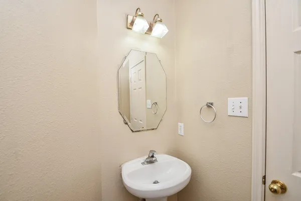 $2,395 | 15114 Snow Hill Court, Sugar Land, TX 77498