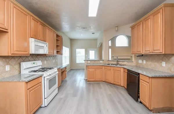 $2,395 | 15114 Snow Hill Court, Sugar Land, TX 77498