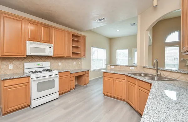 $2,395 | 15114 Snow Hill Court, Sugar Land, TX 77498