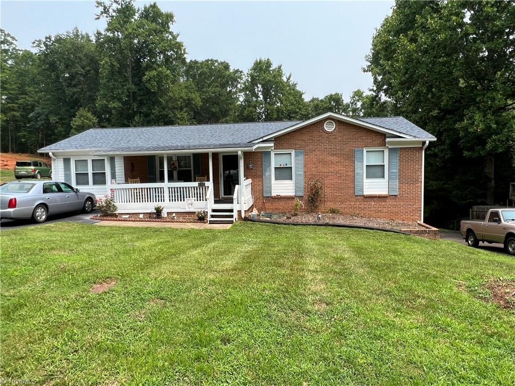 237 Kingstree Road King, NC 27021 - Photo 5 of 43