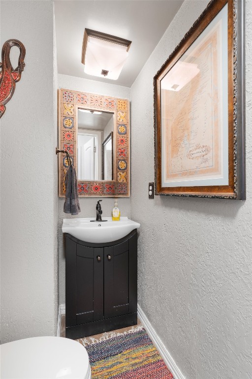 1808 Chincoteague Way Round Rock, TX 78681 - Photo 22 of 40 a bathroom with a sink and a mirror