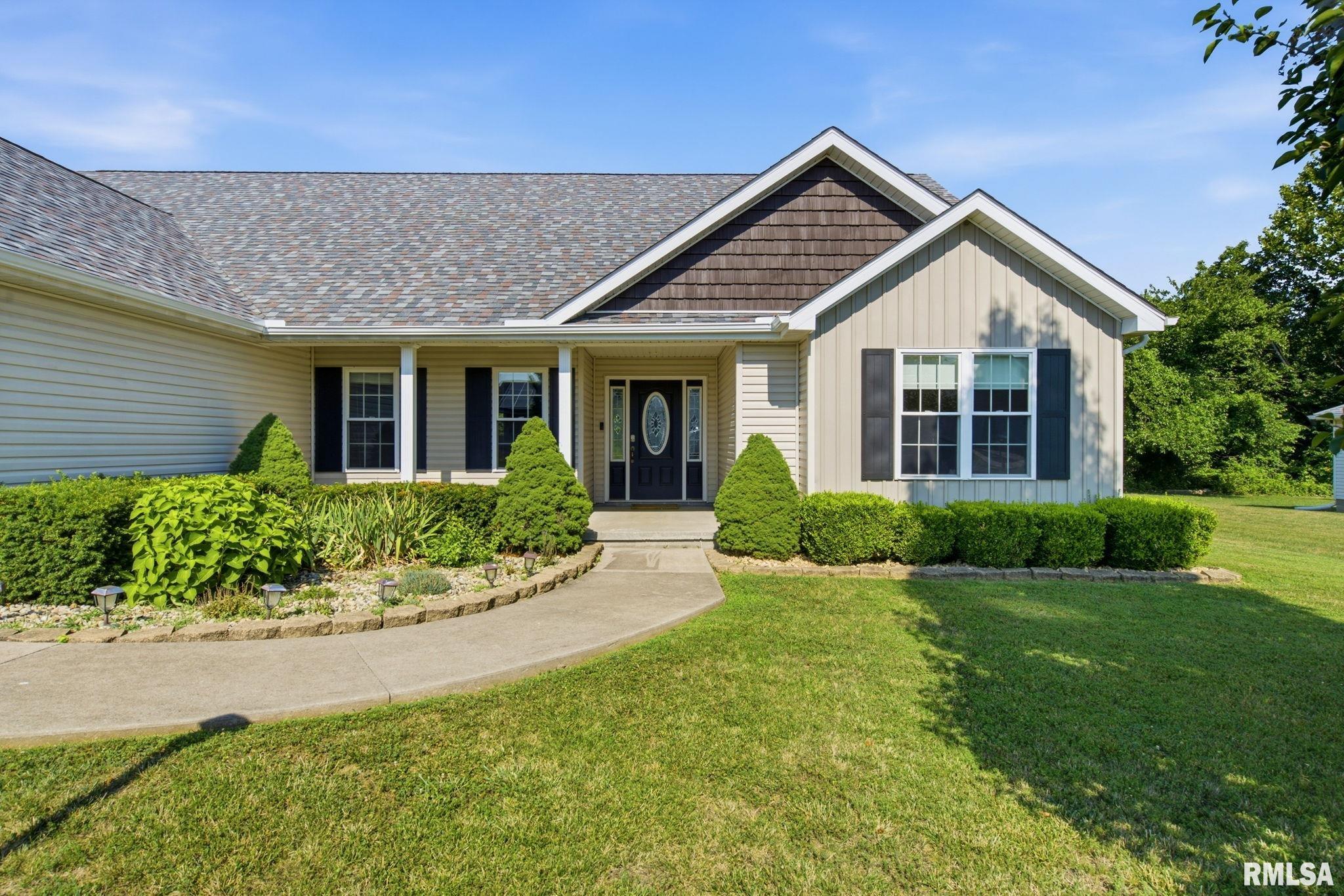 407 Prince Lane Herrin, IL 62948 - Photo 4 of 33