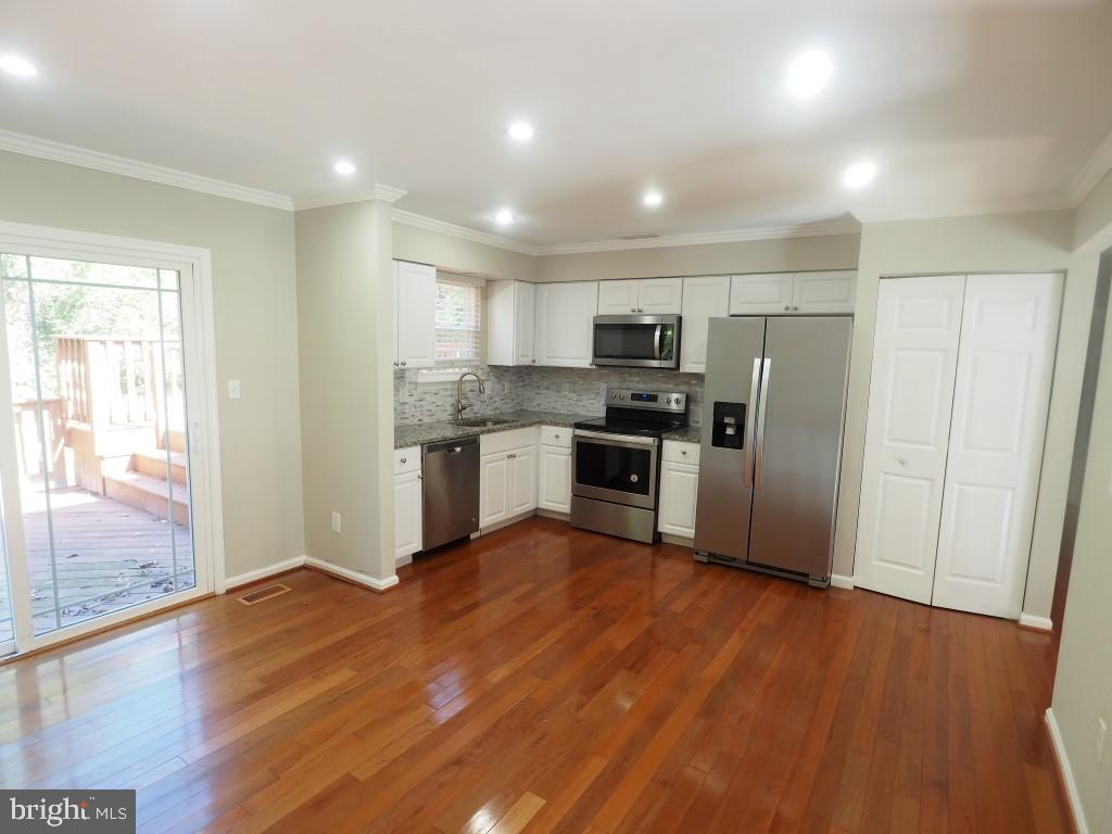 8612 Windsor Mill Road Windsor Mill, MD 21244 - Photo 4 of 19 Kitchen