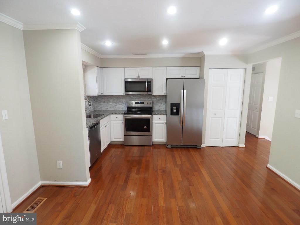 8612 Windsor Mill Road Windsor Mill, MD 21244 - Photo 5 of 19 Kitchen