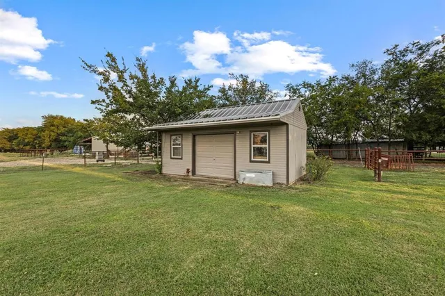 a view of a house with a backyard