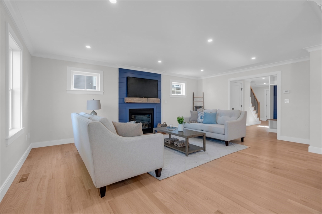 39 Clinton Street, Unit 1 Waltham, MA 02453 - Photo 4 of 39 Gallery Image 4