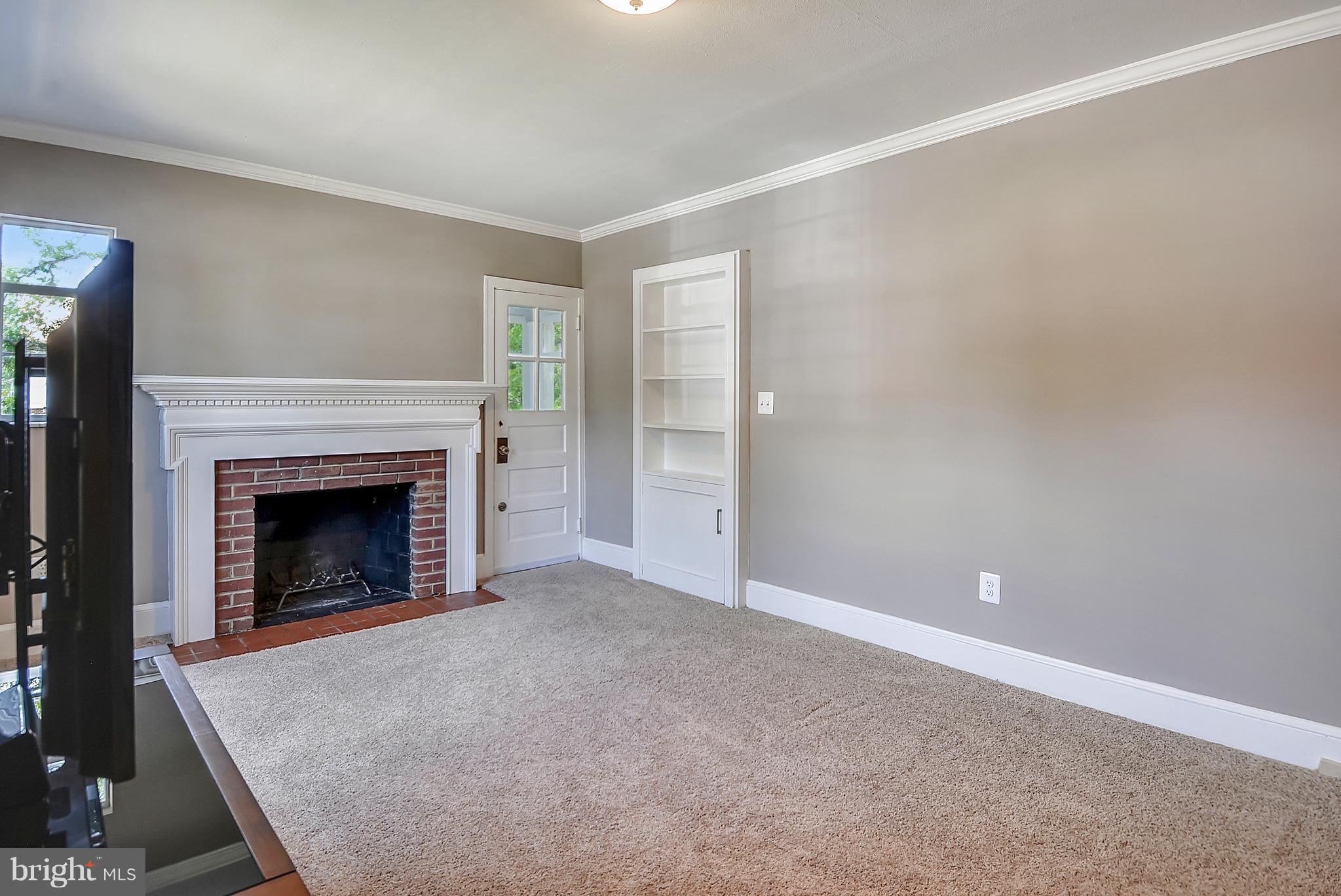 6200 Seabrook Road Lanham, MD 20706 - Photo 5 of 20 Living Room