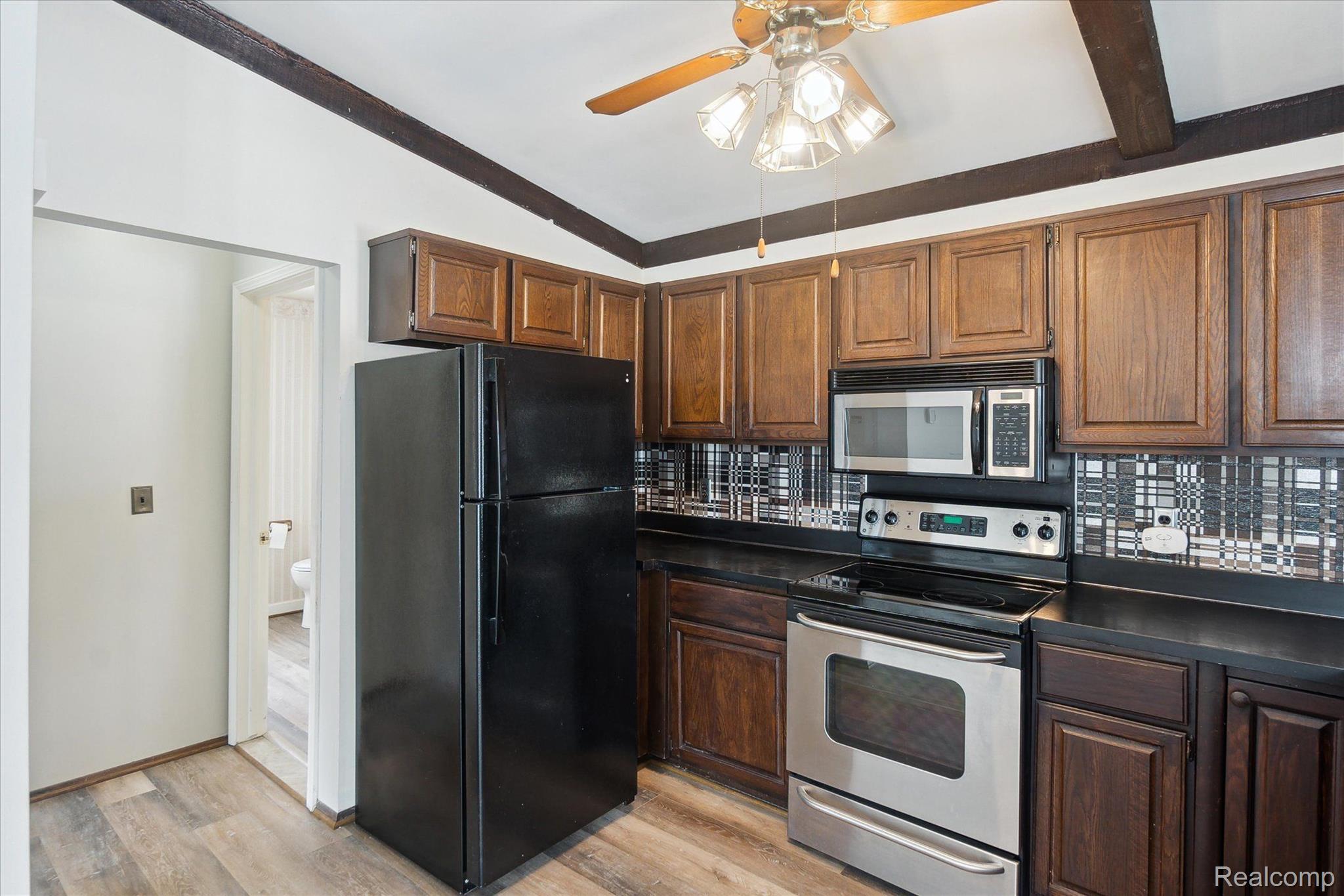 4360 North Latson Road Howell, MI 48855 - Photo 11 of 33 Gallery Image 11