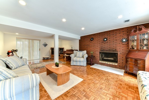 26 Ledgewood Road Framingham, MA 01701 - Photo 3 of 24 Gallery Image 3