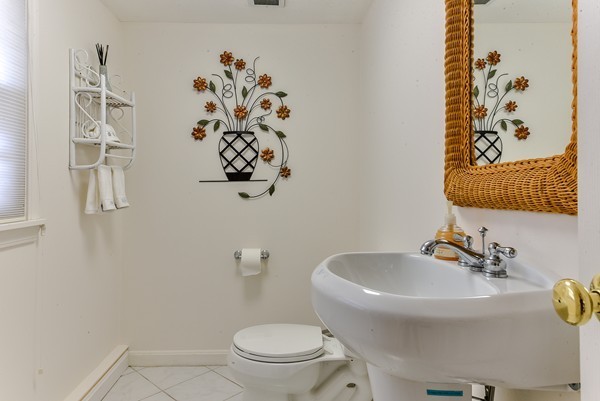 26 Ledgewood Road Framingham, MA 01701 - Photo 5 of 24 Gallery Image 5