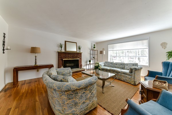 26 Ledgewood Road Framingham, MA 01701 - Photo 8 of 24 Gallery Image 8