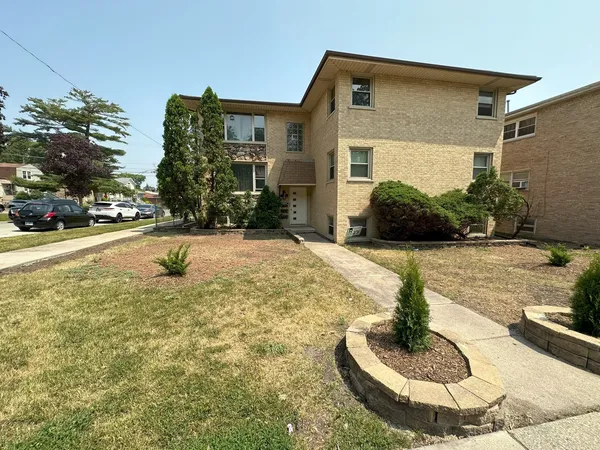 $889,900 | 6520 West Gunnison Street, Harwood Heights, IL 60706