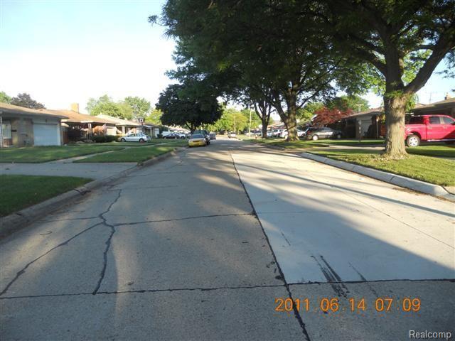 11141 Racine Road Warren, MI 48093 - Photo 3 of 8 71342398 Street view