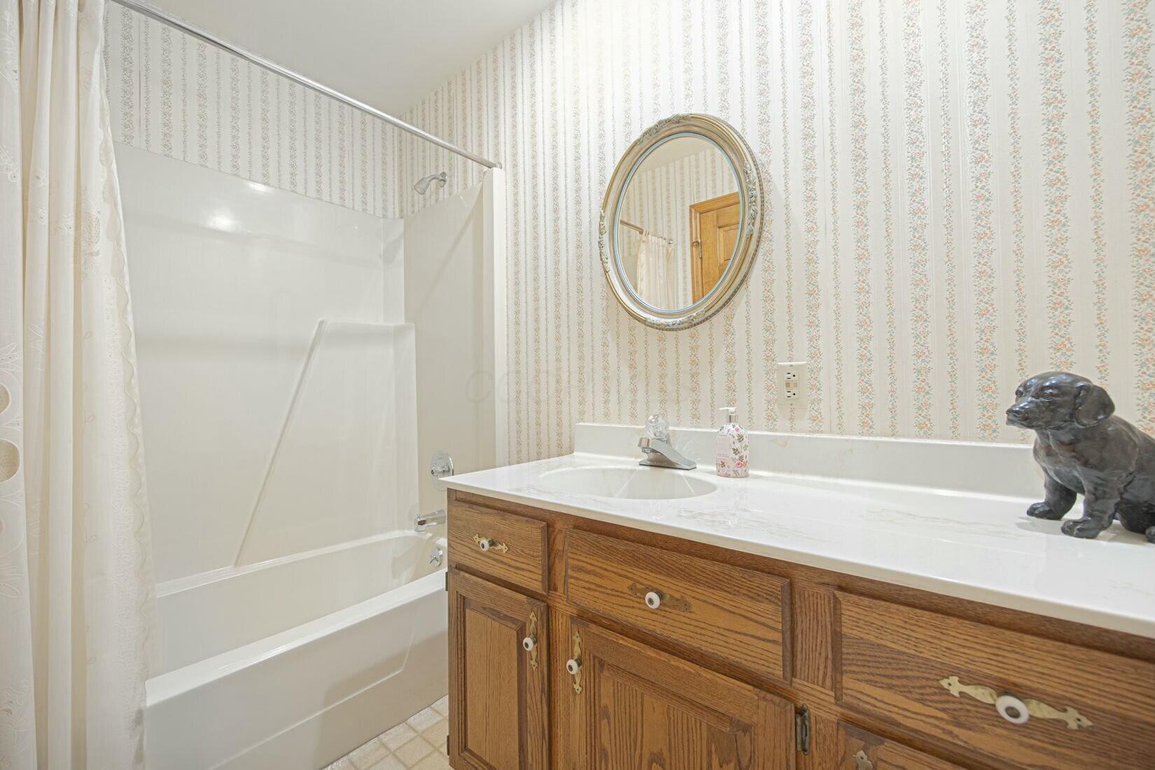 4446 Dublin Road Columbus, OH 43221 - Photo 21 of 62 1st floor full bath for guests