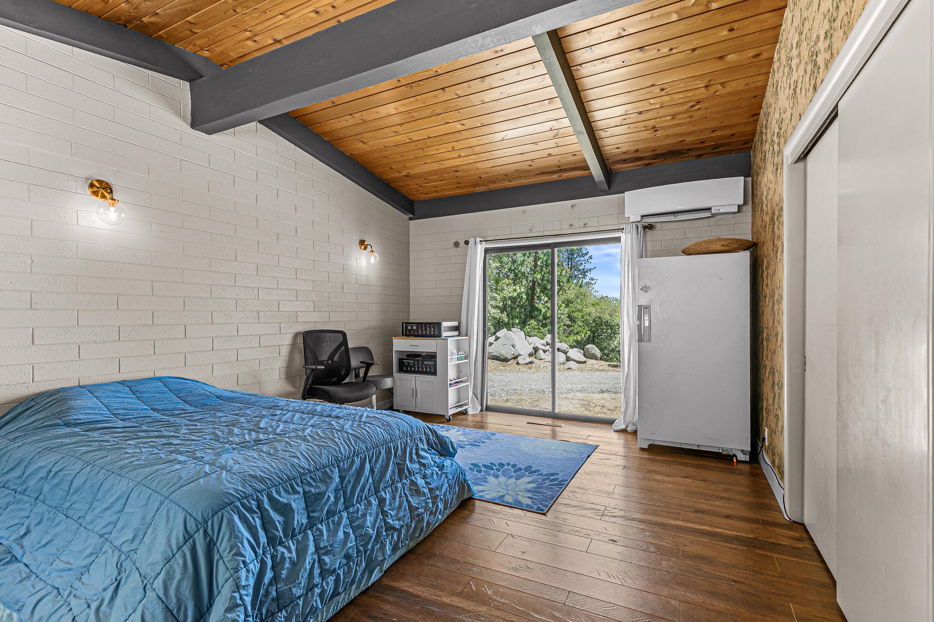 2555 Old Military Road Central Point, OR 97502 - Photo 15 of 31 9R9A1904