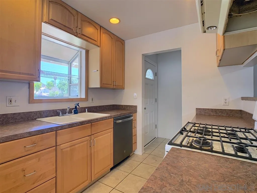 8569 Big Rock Road Santee, CA 92071 - Photo 7 of 20 Gallery Image 7