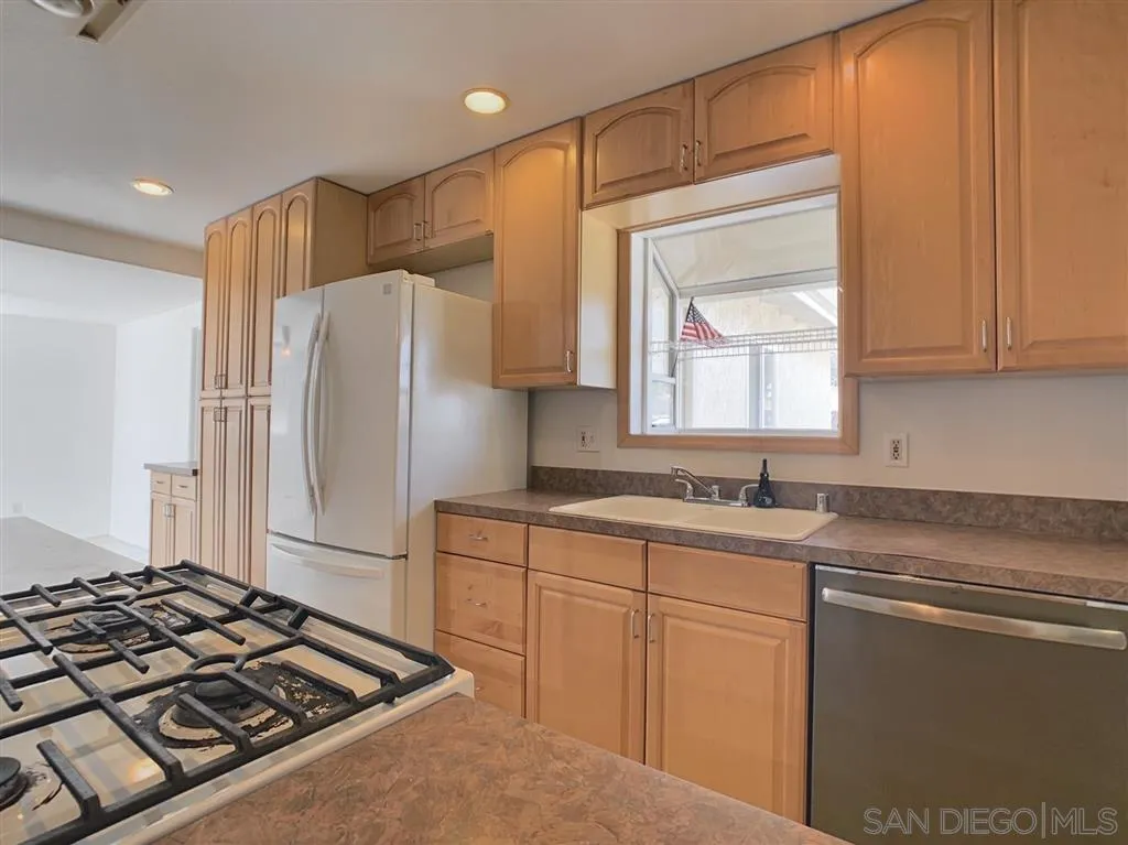 8569 Big Rock Road Santee, CA 92071 - Photo 9 of 20 Gallery Image 9