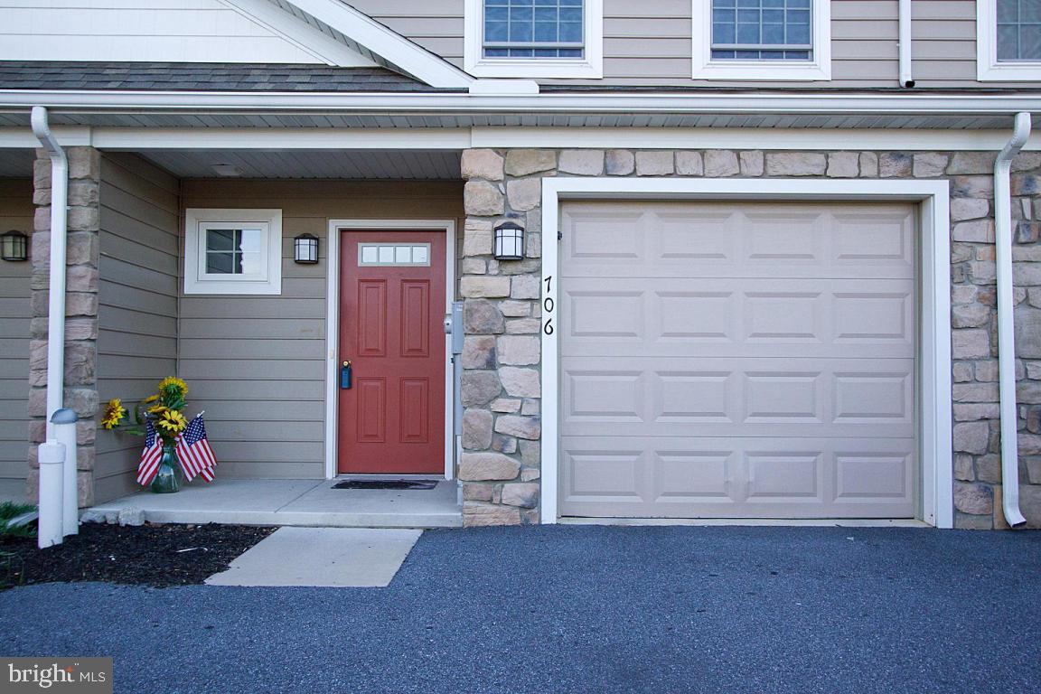 706 Keller Drive Lititz, PA 17543 - Photo 3 of 36