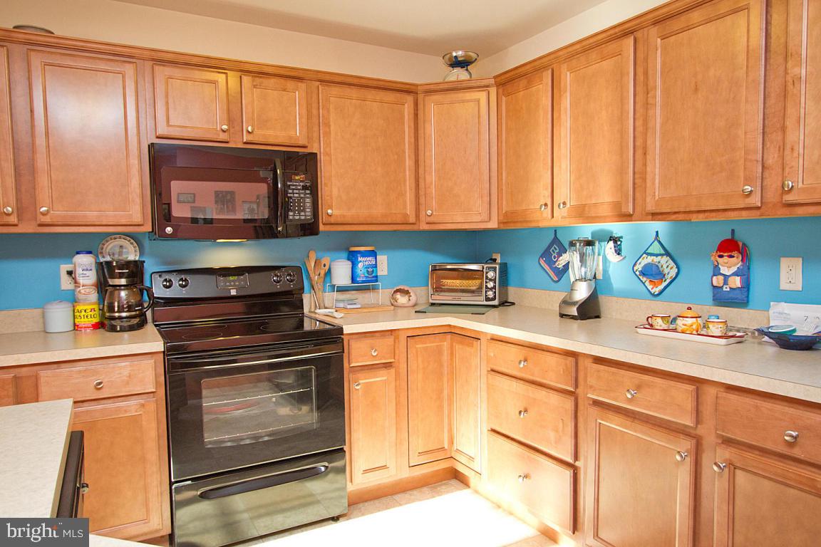 706 Keller Drive Lititz, PA 17543 - Photo 6 of 36