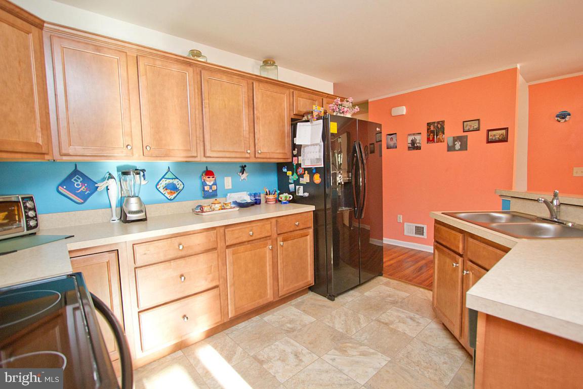 706 Keller Drive Lititz, PA 17543 - Photo 7 of 36