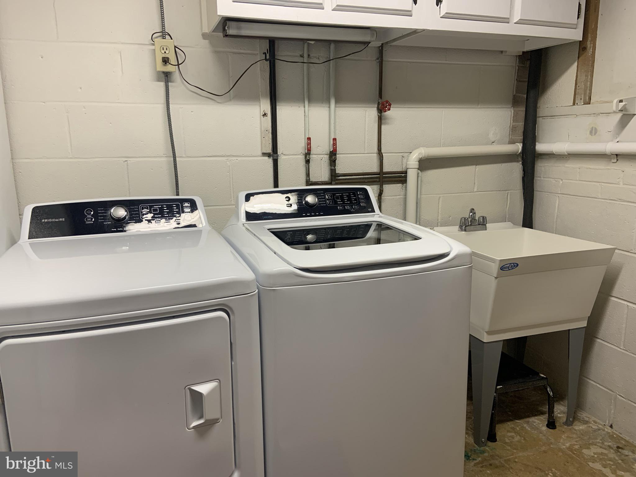 7510 Castle Road Manassas, VA 20109 - Photo 33 of 41 Full sized washer and dryer