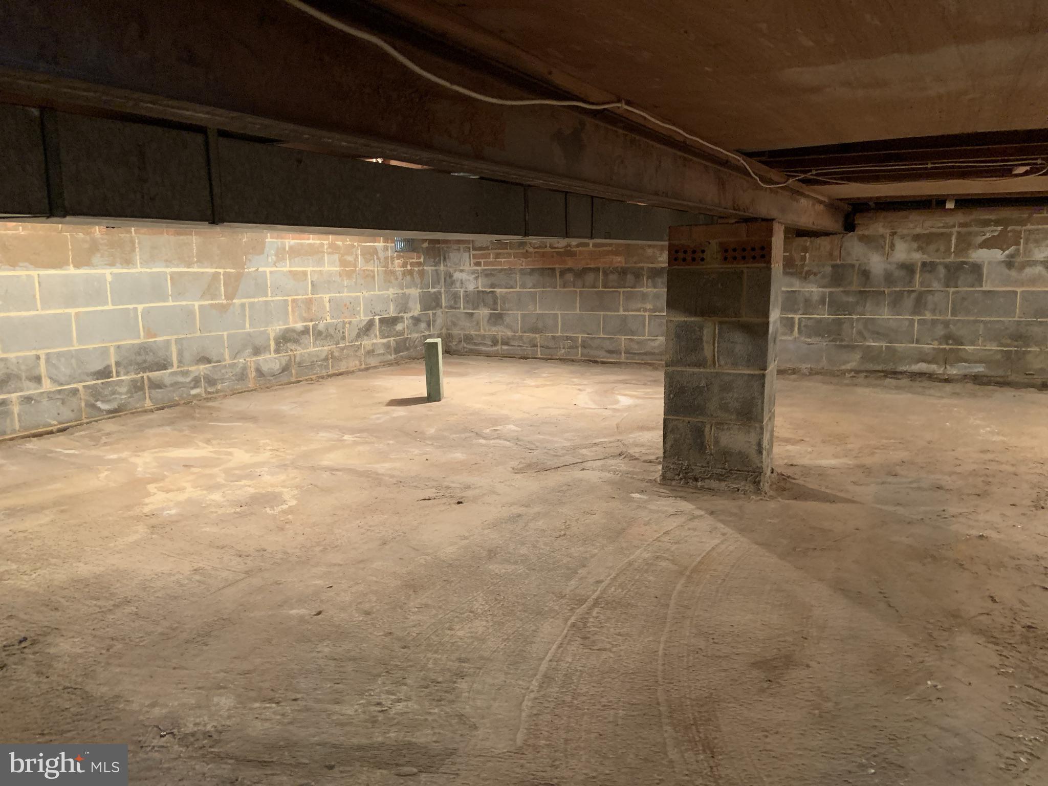 7510 Castle Road Manassas, VA 20109 - Photo 35 of 41 Crawl space