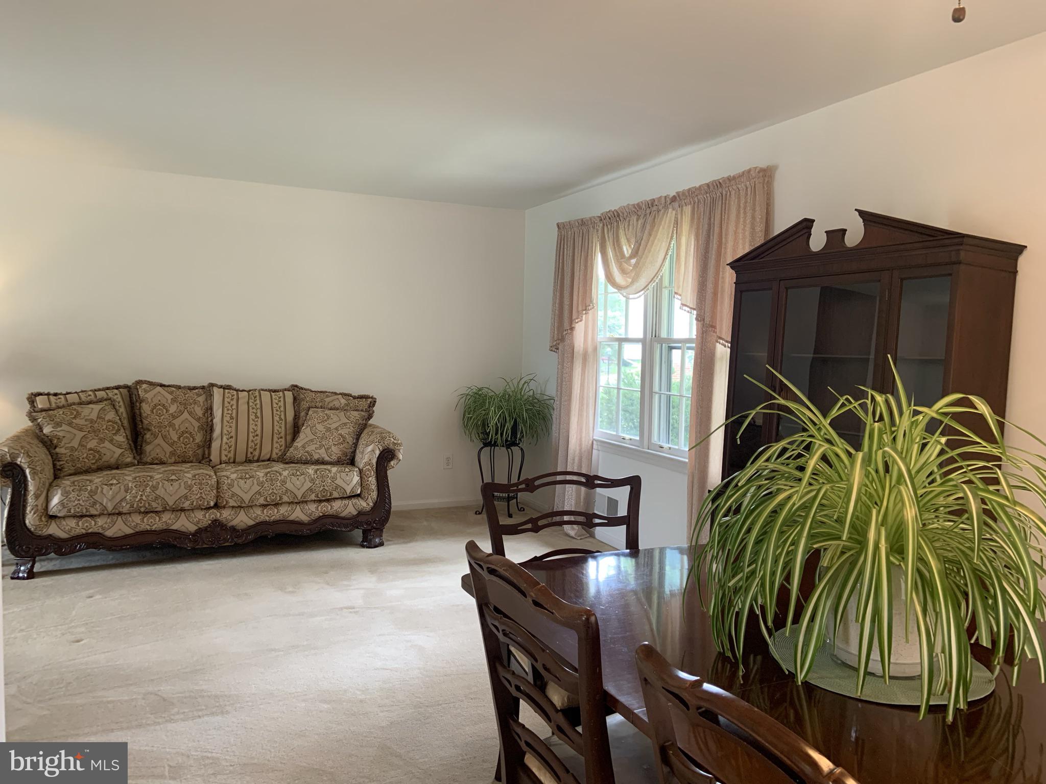 7510 Castle Road Manassas, VA 20109 - Photo 10 of 41 Dining room view into living room
