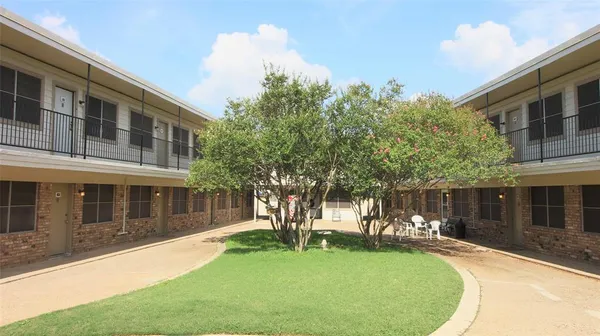 $1,565 | 101 Westcourt Drive, Cleburne, TX 76033