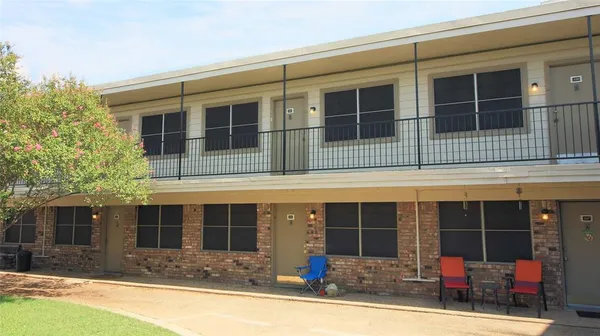 $1,565 | 101 Westcourt Drive, Cleburne, TX 76033