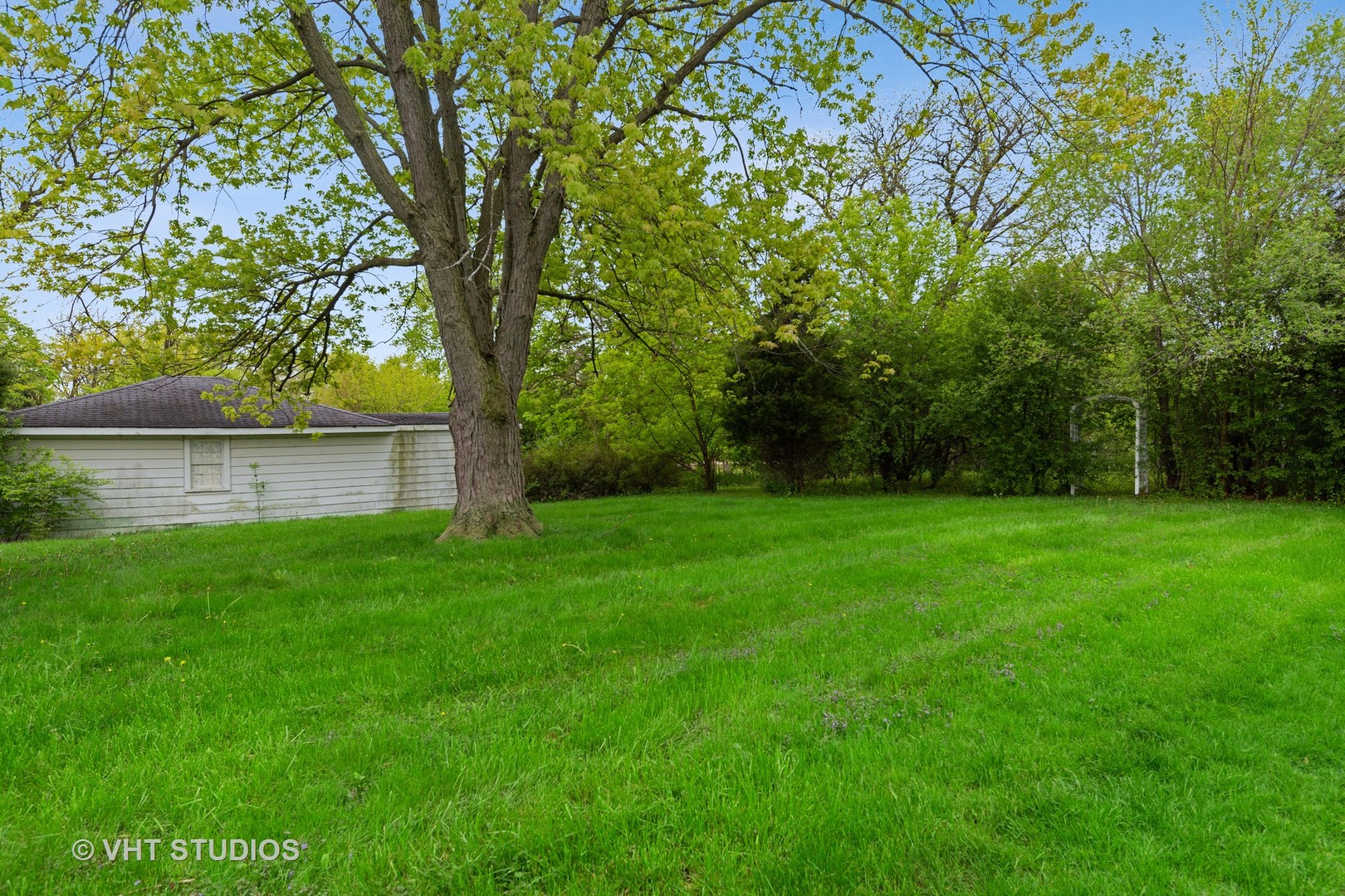 3610 York Road Oak Brook, IL 60523 - Photo 5 of 9 a view of a yard with a tree