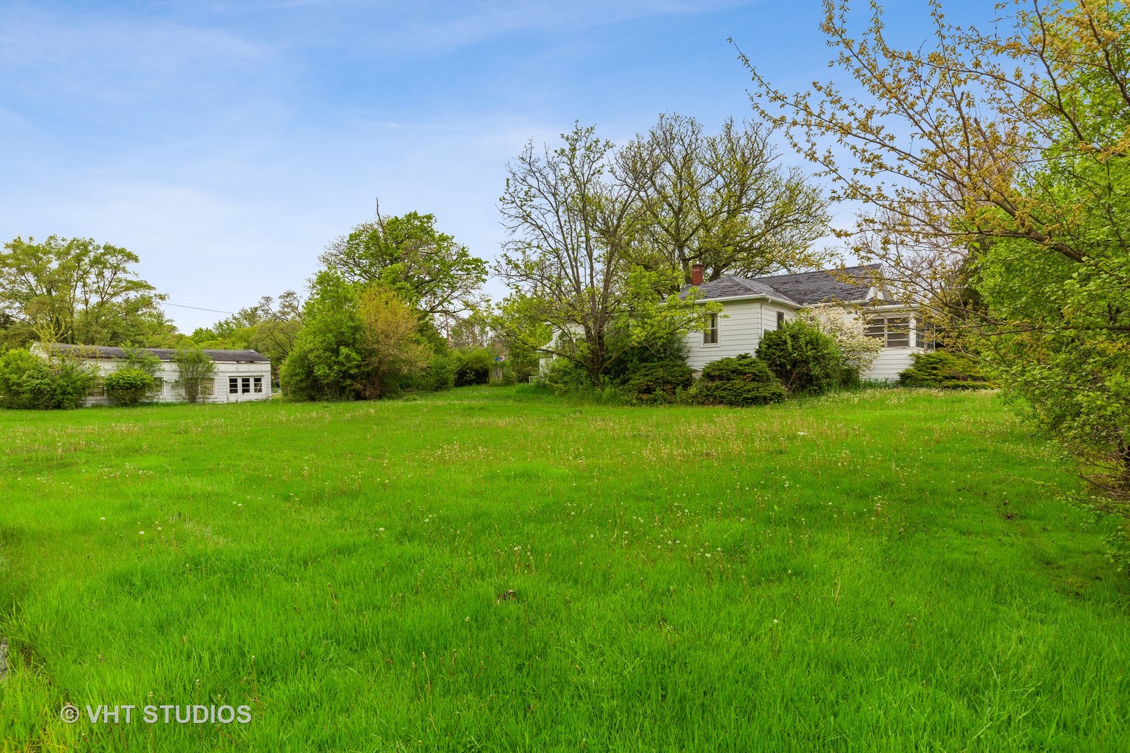 3610 York Road Oak Brook, IL 60523 - Photo 7 of 9 a view of a garden with a building in the background