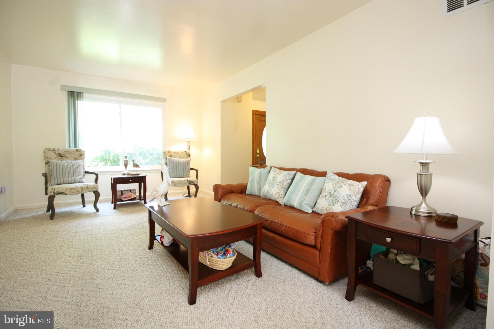9008 Centerway Road Gaithersburg, MD 20879 - Photo 18 of 27 Living Room