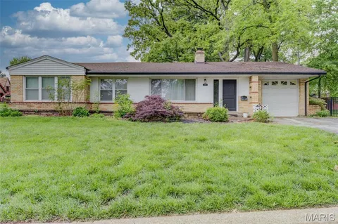 $225,000 | 1101 East Parkedge Lane, University City, MO 63130
