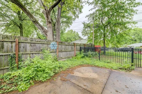 $225,000 | 1101 East Parkedge Lane, University City, MO 63130