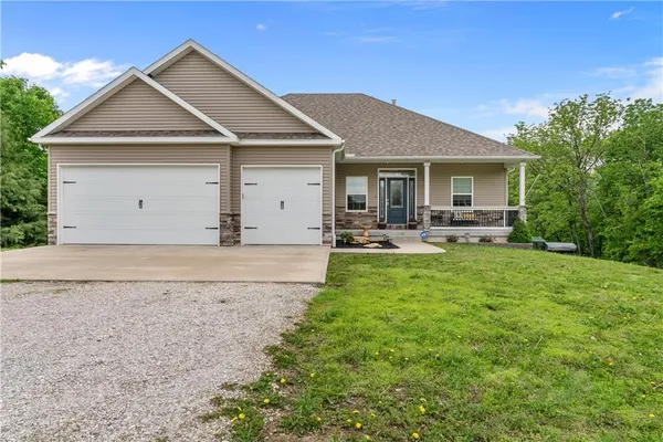 $550,000 | 584 Southeast 80th Road, Warrensburg, MO 64093