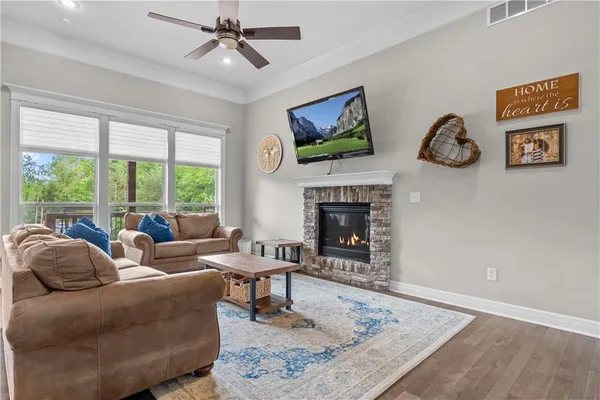 $550,000 | 584 Southeast 80th Road, Warrensburg, MO 64093