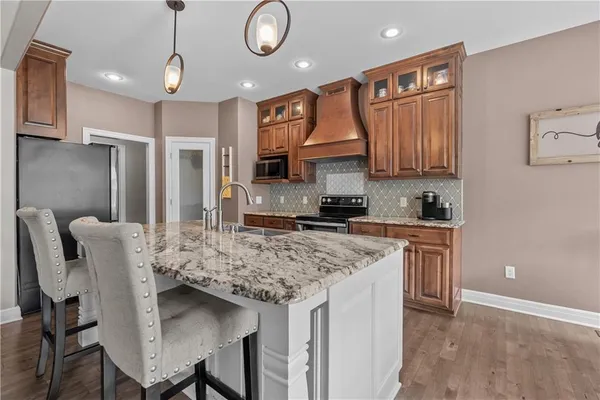 $550,000 | 584 Southeast 80th Road, Warrensburg, MO 64093