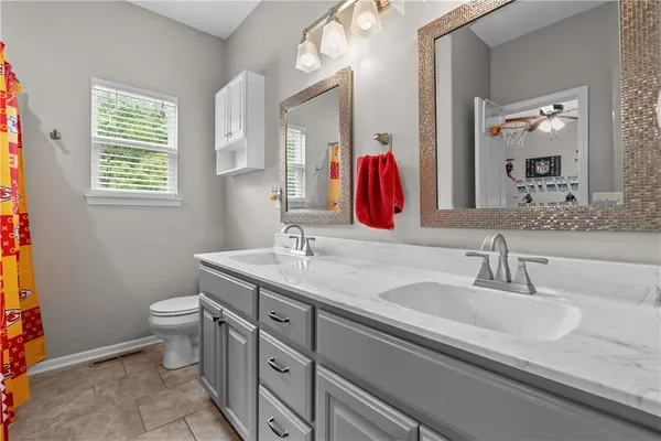 $550,000 | 584 Southeast 80th Road, Warrensburg, MO 64093