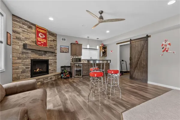$550,000 | 584 Southeast 80th Road, Warrensburg, MO 64093
