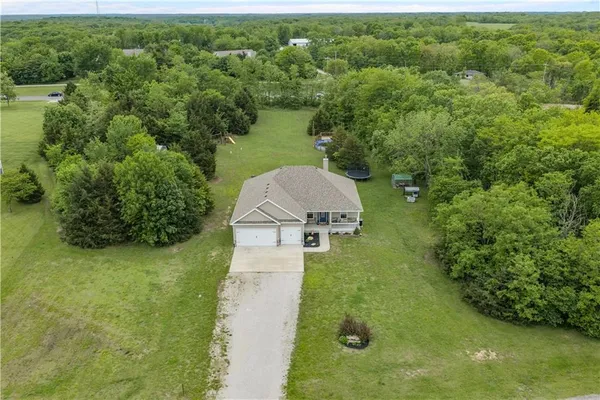 $550,000 | 584 Southeast 80th Road, Warrensburg, MO 64093