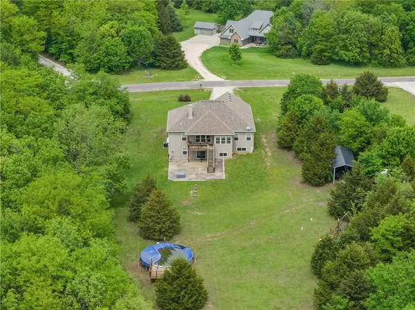 $550,000 | 584 Southeast 80th Road, Warrensburg, MO 64093