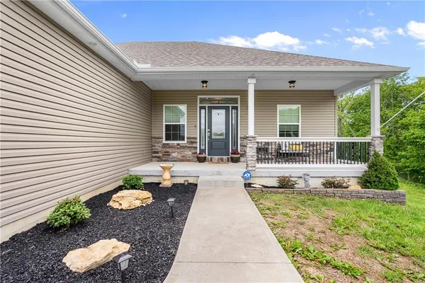 $550,000 | 584 Southeast 80th Road, Warrensburg, MO 64093