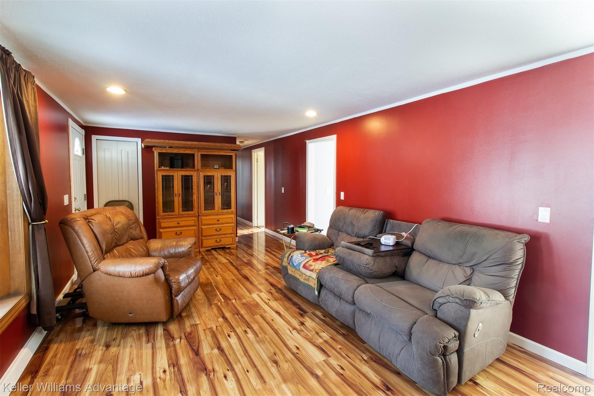 21800 Bell Road New Boston, MI 48164 - Photo 7 of 30 BellRd_21800_Living_03.jpg