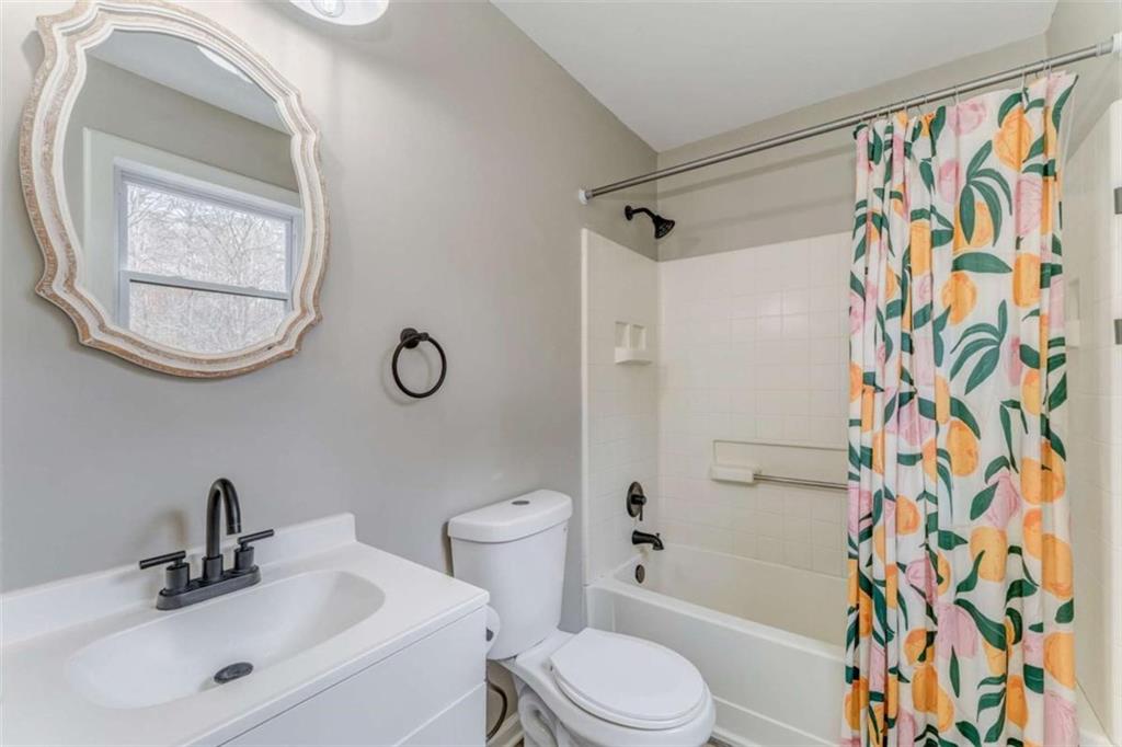 197 Colquitt Road Cedartown, GA 30125 - Photo 28 of 62 a bathroom with a toilet sink vanity tub and shower