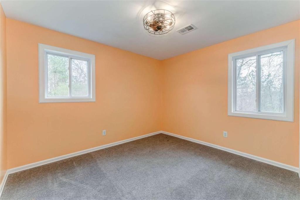 197 Colquitt Road Cedartown, GA 30125 - Photo 32 of 62 an empty room with a window