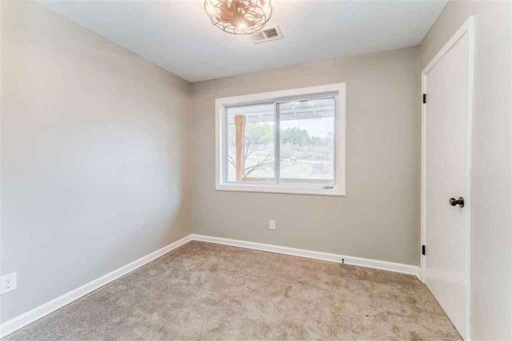 197 Colquitt Road Cedartown, GA 30125 - Photo 40 of 62 an empty room with a window