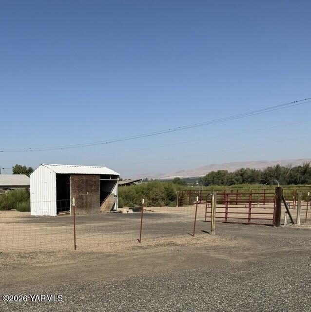 3501 Desmarais Road Moxee, WA 98936 - Photo 8 of 24 3501 Desmarais Rd loafing shed