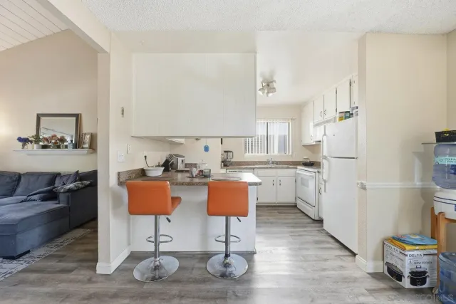 $350,000 | 2566 White Oak Place, Unit 6, Escondido, CA 92027